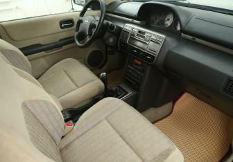 Подержанный автомобиль Nissan X-Trail 2003 года (9 фото)