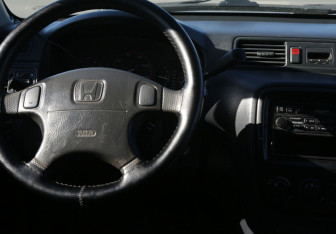 Подержанный автомобиль Honda CR-V 2001 года (13 фото)