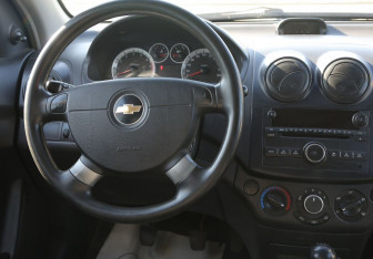 Подержанный автомобиль Chevrolet Aveo Sedan 2006 года (14 фото)