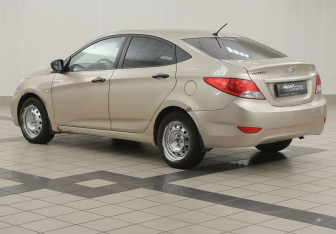 Подержанный автомобиль Hyundai Solaris Sedan 2012 года (2 фото)