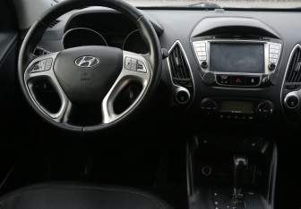 Подержанный автомобиль Hyundai ix35 2012 года (15 фото)