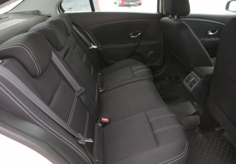 Подержанный автомобиль Renault Fluence 2013 года (11 фото)