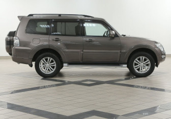 Подержанный автомобиль Mitsubishi Pajero 2014 года (5 фото)