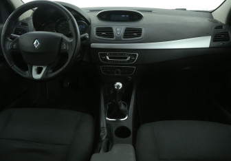 Подержанный автомобиль Renault Fluence 2013 года (12 фото)