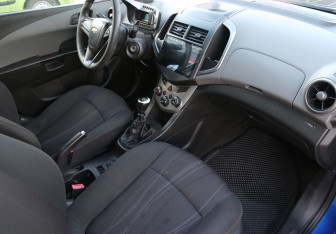 Подержанный автомобиль Chevrolet Aveo Sedan 2012 года (9 фото)