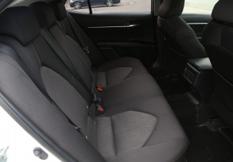 Подержанный автомобиль Toyota Camry Sedan 2018 года (11 фото)