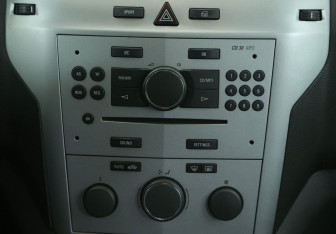 Подержанный автомобиль Opel Zafira Compactvan 2012 года (13 фото)