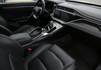 Подержанный автомобиль Geely Atlas Pro 2023 года (9 фото)