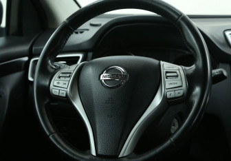 Подержанный автомобиль Nissan Qashqai 2014 года (16 фото)