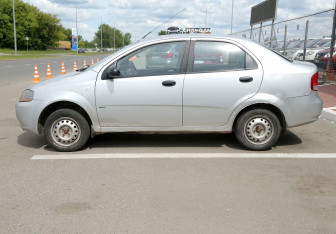 Подержанный автомобиль Chevrolet Aveo Sedan 2005 года (8 фото)