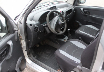 Подержанный автомобиль Citroen Berlingo 2008 года (13 фото)