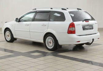 Подержанный автомобиль Chevrolet Lacetti Wagon 2010 года (2 фото)