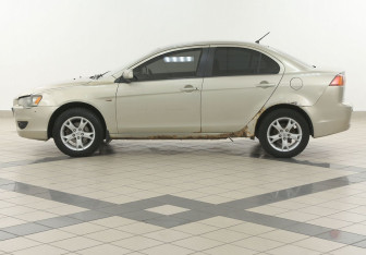 Подержанный автомобиль Mitsubishi Lancer Sedan 2007 года (7 фото)