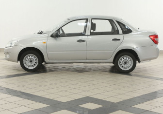 Подержанный автомобиль LADA (ВАЗ) Granta Sedan 2012 года (7 фото)