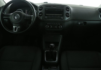 Подержанный автомобиль Volkswagen Tiguan 2012 года (12 фото)