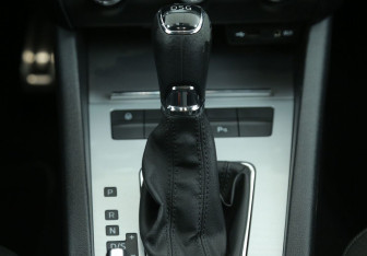 Подержанный автомобиль Skoda Octavia Liftback 2016 года (15 фото)