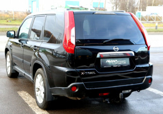 Подержанный автомобиль Nissan X-Trail 2013 года (4 фото)