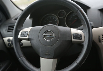 Подержанный автомобиль Opel Astra Hatchback 2007 года (16 фото)