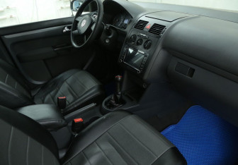Подержанный автомобиль Volkswagen Touran 2005 года (9 фото)