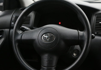 Подержанный автомобиль Toyota Corolla Sedan 2006 года (16 фото)