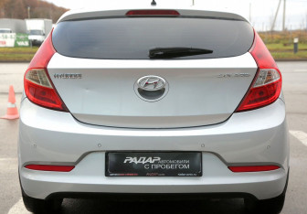 Подержанный автомобиль Hyundai Solaris Hatchback 2015 года (5 фото)