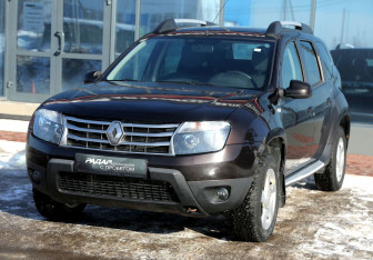 Подержанный автомобиль Renault Duster 2015 года (3 фото)