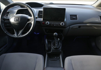 Подержанный автомобиль Honda Civic Sedan 2008 года (12 фото)