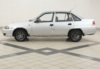 Подержанный автомобиль Daewoo Nexia Sedan 2010 года (7 фото)
