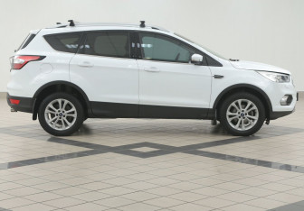 Подержанный автомобиль Ford Kuga 2017 года (5 фото)