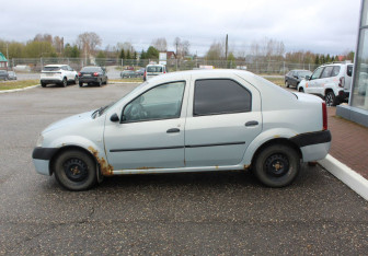 Подержанный автомобиль Renault Logan Sedan 2005 года (4 фото)