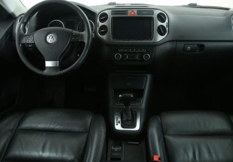 Подержанный автомобиль Volkswagen Tiguan 2010 года (17 фото)