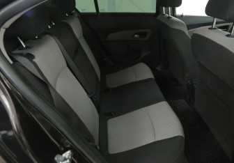 Подержанный автомобиль Chevrolet Cruze Sedan 2015 года (11 фото)