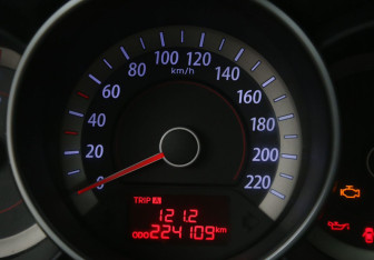 Подержанный автомобиль Kia Cerato Sedan 2010 года (18 фото)