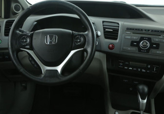 Подержанный автомобиль Honda Civic Sedan 2012 года (14 фото)