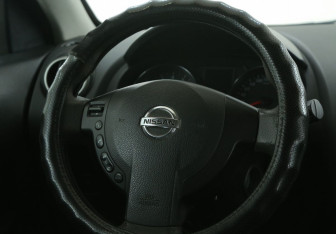 Подержанный автомобиль Nissan Qashqai 2010 года (16 фото)