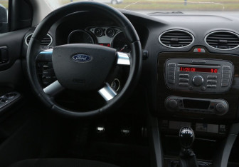 Подержанный автомобиль Ford Focus Hatchback 2008 года (14 фото)