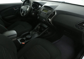 Подержанный автомобиль Hyundai ix35 2015 года (9 фото)