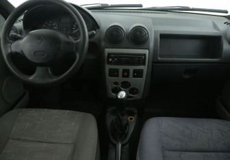 Подержанный автомобиль Renault Logan Sedan 2006 года (12 фото)
