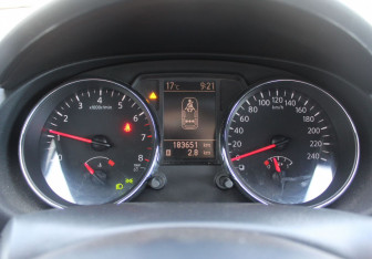 Подержанный автомобиль Nissan Qashqai 2012 года (16 фото)