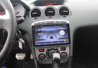 Подержанный автомобиль Peugeot 408 2014 года (17 фото)