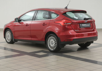 Подержанный автомобиль Ford Focus Hatchback 2017 года (2 фото)