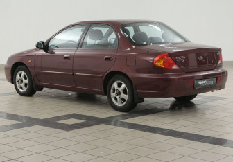 Подержанный автомобиль Kia Spectra Sedan 2006 года (2 фото)