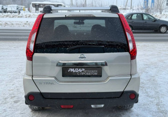 Подержанный автомобиль Nissan X-Trail 2011 года (7 фото)