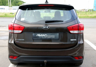 Подержанный автомобиль Kia Carens 2016 года (5 фото)