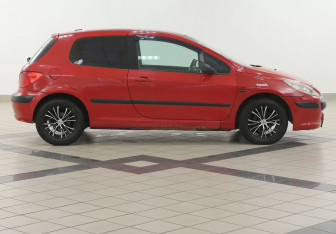 Подержанный автомобиль Peugeot 307 Hatchback 2006 года (5 фото)