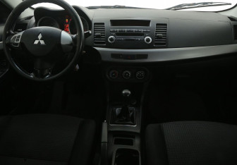 Подержанный автомобиль Mitsubishi Lancer Sedan 2007 года (12 фото)