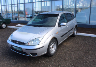 Подержанный автомобиль Ford Focus Hatchback 2004 года (3 фото)