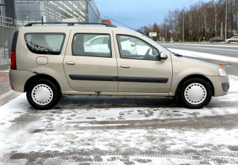 Подержанный автомобиль LADA (ВАЗ) Largus Wagon 2014 года (7 фото)