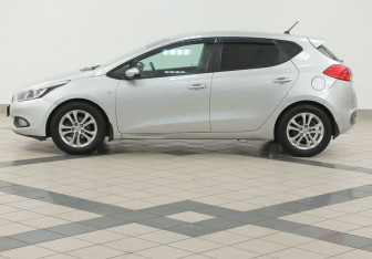 Подержанный автомобиль Kia Ceed Hatchback 2012 года (7 фото)