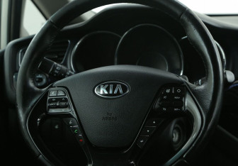 Подержанный автомобиль Kia Ceed Hatchback 2012 года (16 фото)